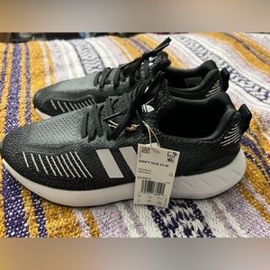 Adidas Swift Run 22 Shoes Women size 9